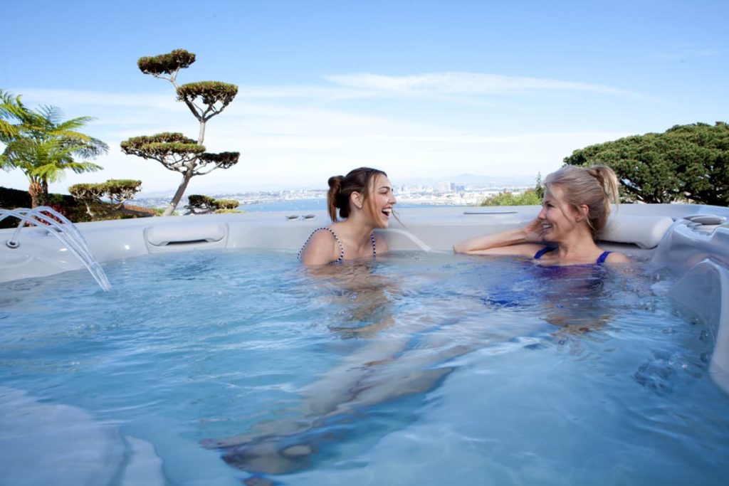 Hot Spring-Highlife-2014-Grandee-NXT-Ice Gray-Monteray Gray-Lifestyle-Mom-Daughter-01