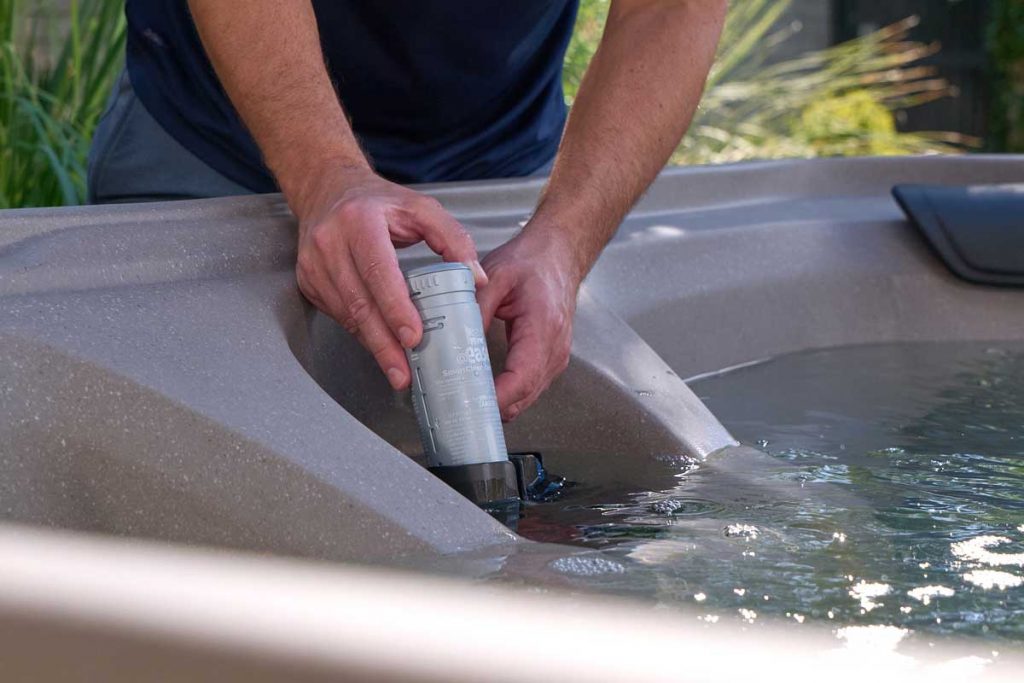 hot-spring-ffc-azure-frog-chlorine-4x3_1200x800